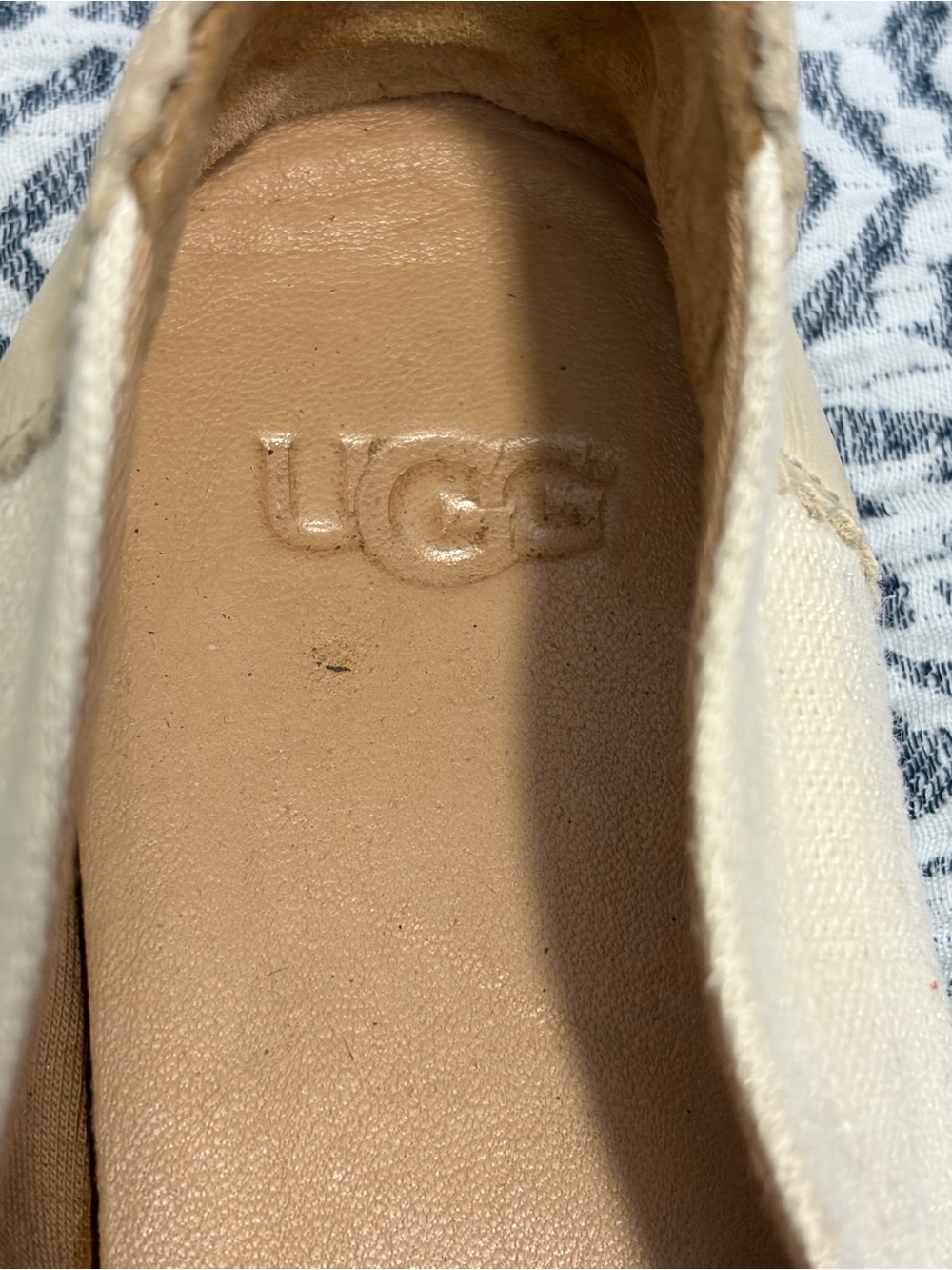 UGG Women's Nolita Oxford flats in the color Water Lily 8.5 - Picture 9 of 10